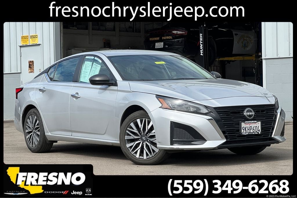 2024 Nissan Altima 2.5 SV in Brilliant Silver Metallic — front three-quarter view